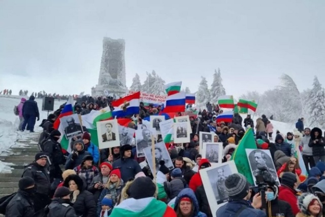 Болгары освистали премьер-министра за антироссийскую позицию