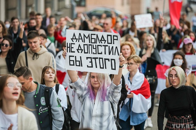 Белоруссия. Протест погрузился в МГЛУ