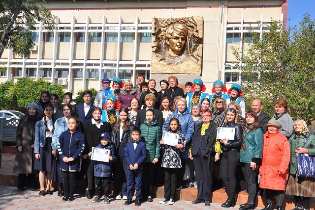 Русская община в Казахстане провела есенинский праздник