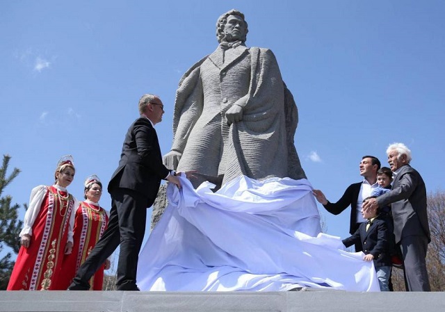 В Армении открыли самый большой в Закавказье памятник Пушкину 