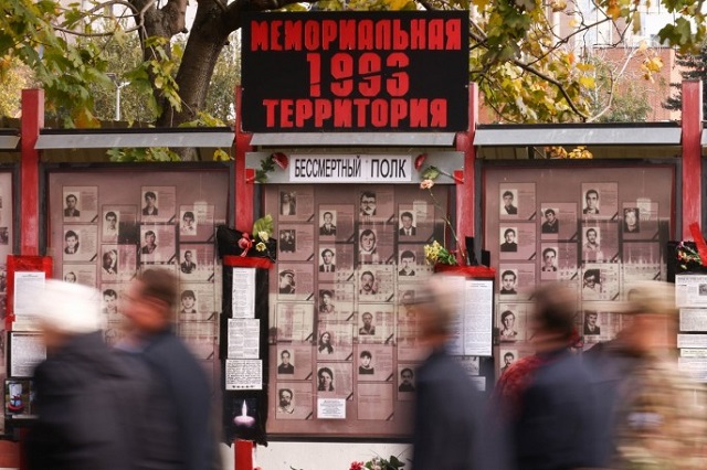 Против глобалистов! Баррикадники сражались за суверенитет России