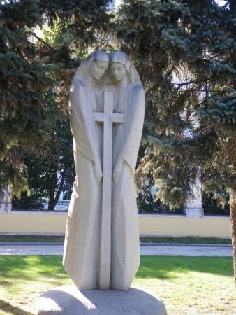 Армянский стул на двух ножках
