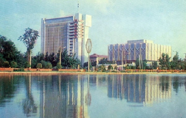 Ташкент: уничтожается наследие Советского Союза